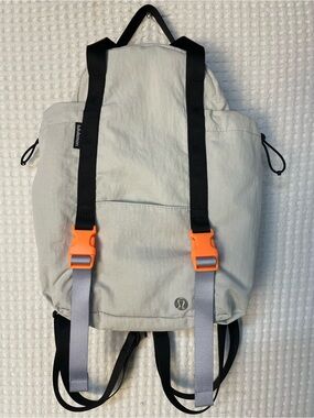 LULULEMON Pack and Go Multi Wear Bag, Backpack, Crossbody, Shoulder, Light Gray